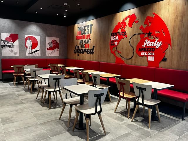 KFC con la nuova apertura a Arezzo porta a cinque suoi i ristoranti in Toscana