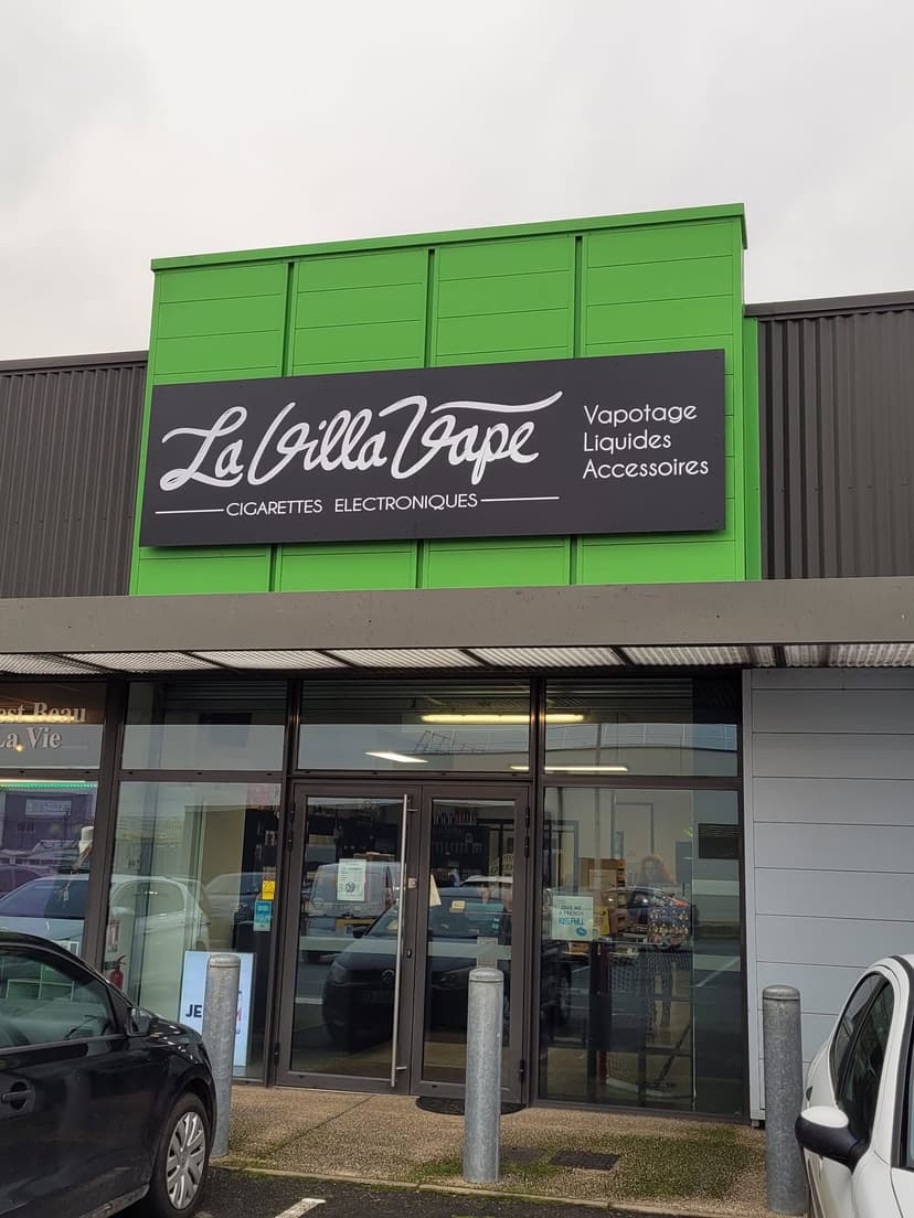 LA VILLA VAPE — 1