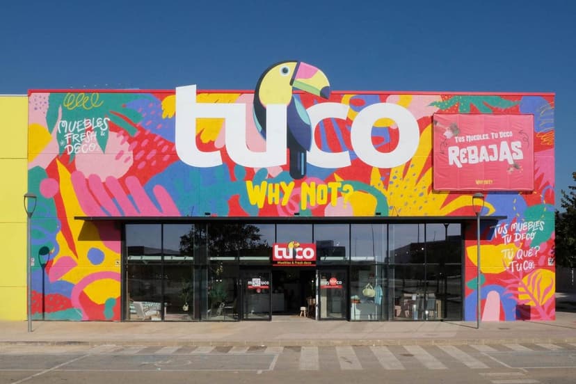 MUEBLES TUCO — 2