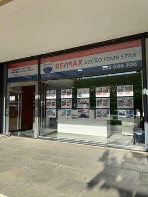 RE/MAX — 2