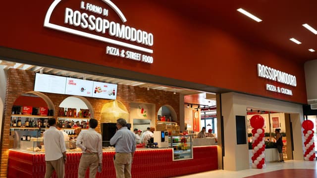 Rossopomodoro apre a Ravenna il nuovo concept store: ristorante, pizzeria, forno e caffetteria in un unico locale